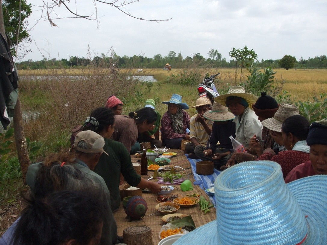 ThaiFarmerHavingLaunch
